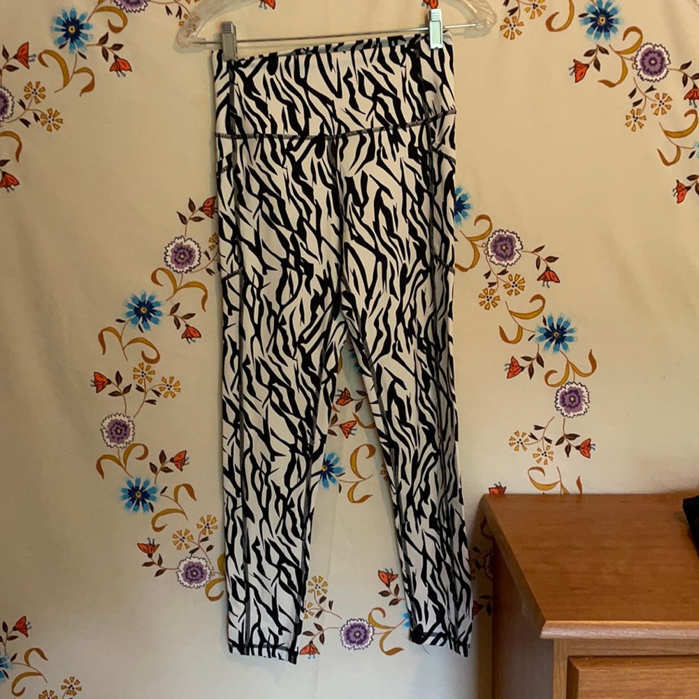 Zyia Brilliant Pocket Leggings